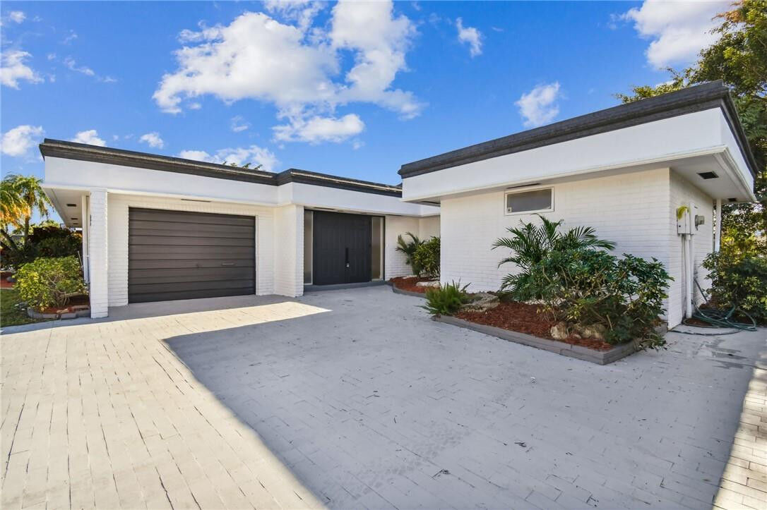 Property Photo:  5704 S Travelers Palm  FL 33319 