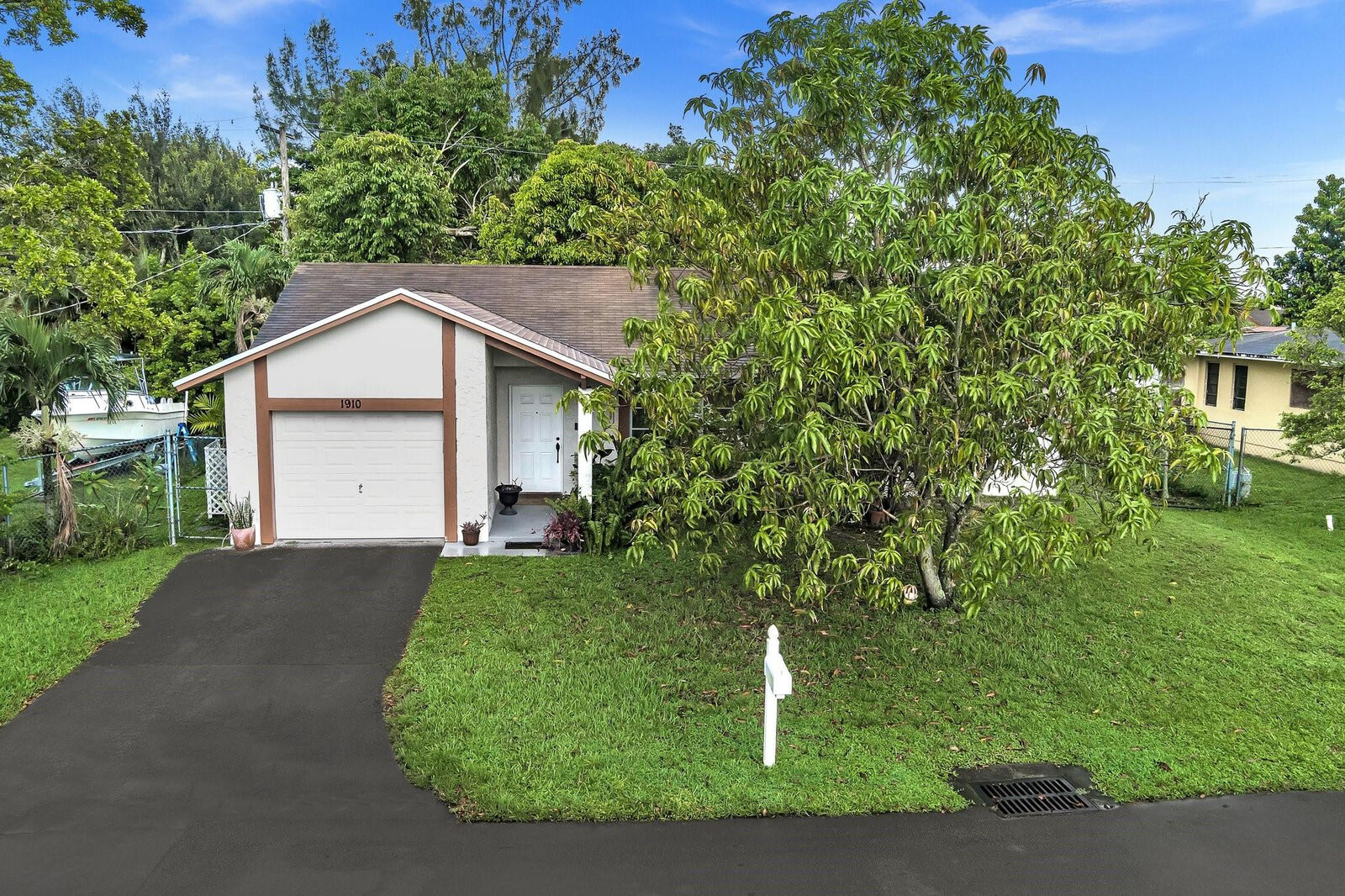 Property Photo:  1910 SW 96th Avenue  FL 33025 