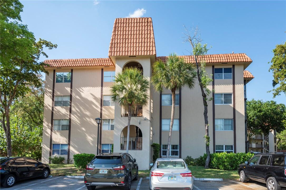 Property Photo:  6001 N Falls Circle Drive 109  FL 33319 