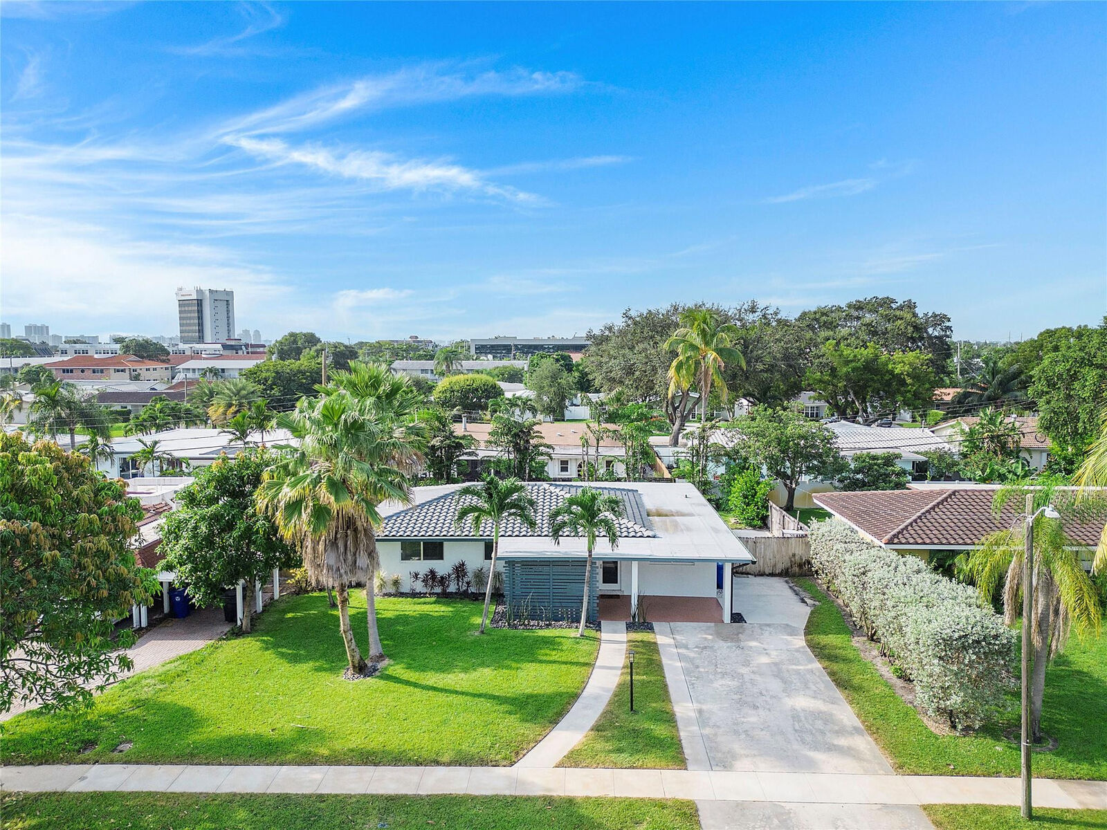Property Photo:  2030 NE 52nd Court  FL 33308 
