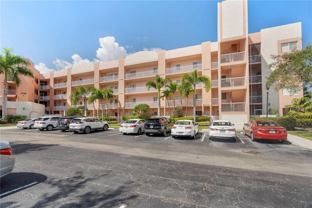 Property Photo:  7765 Yardley Drive 211  FL 33321 