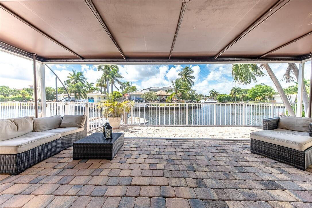 Property Photo:  941 SE 4th Avenue  FL 33060 