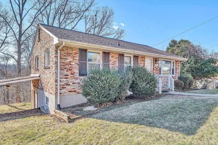 Property Photo:  983 Shelbourne Ave  VA 24179 