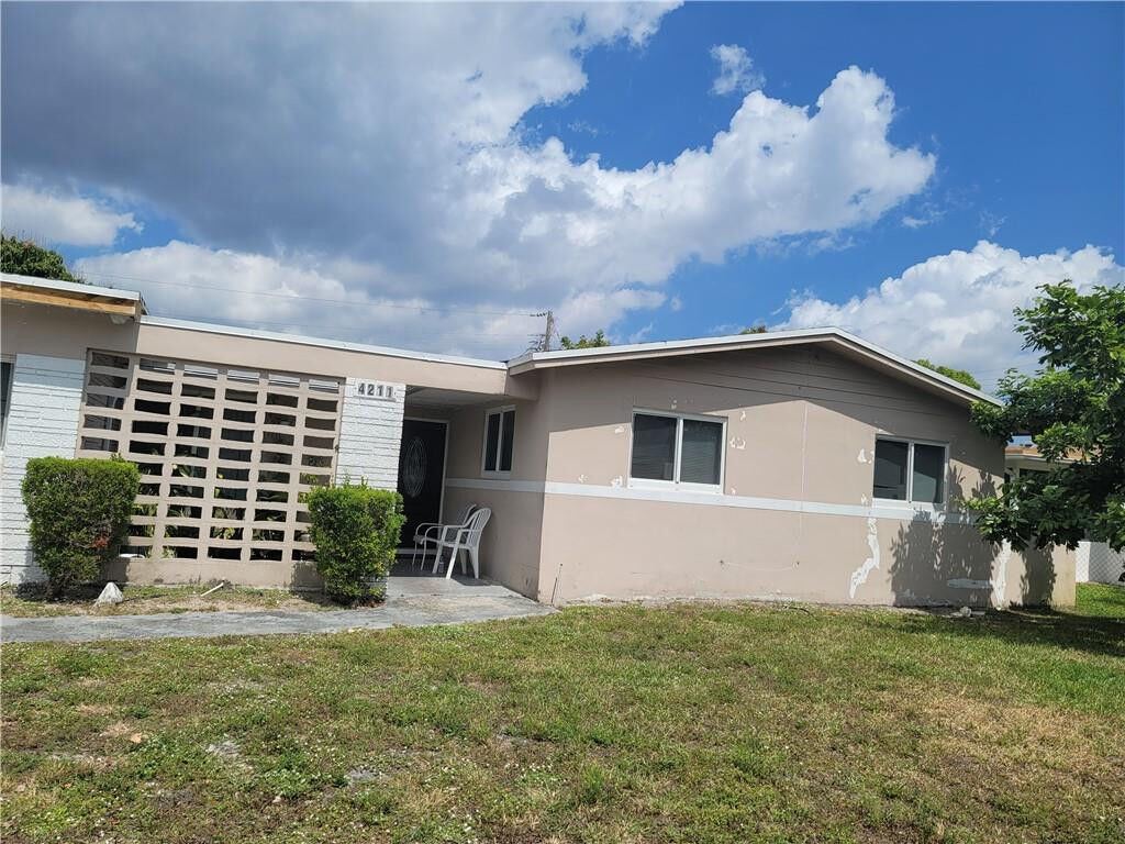 Property Photo: 4211 NW 23rd Street FL 33313