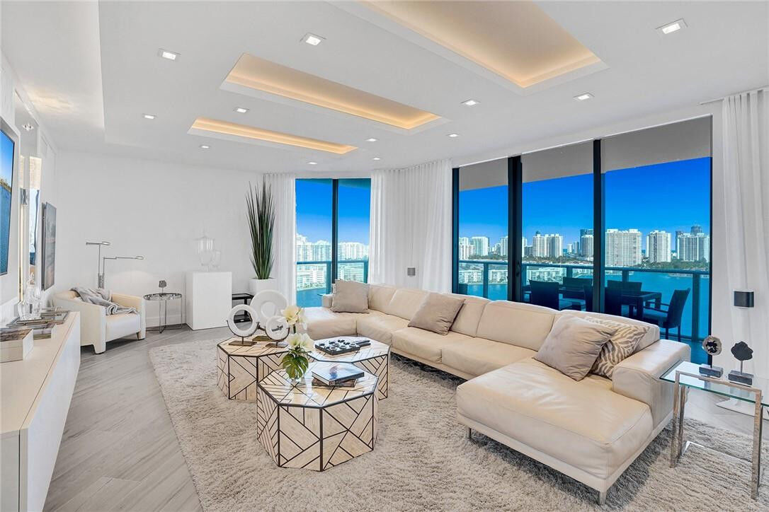 Property Photo:  17301 Biscayne Boulevard 1810  FL 33160 