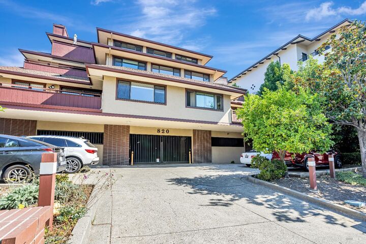 Property Photo: 820 Mission Avenue 7 CA 94901