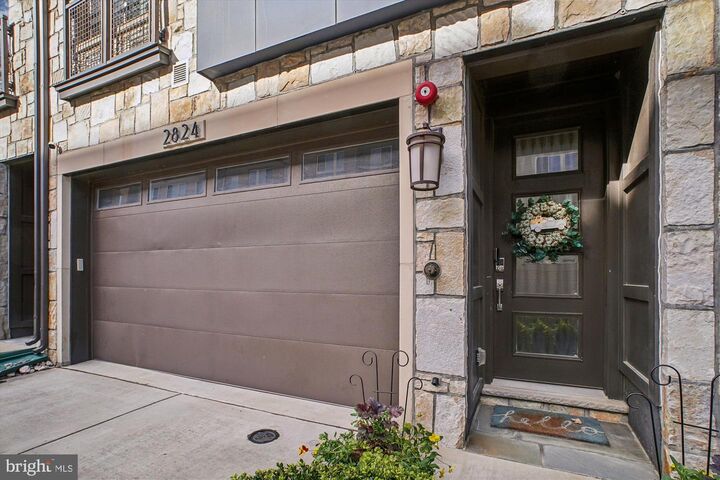 Property Photo: 2824 Red Star Lane VA 22303