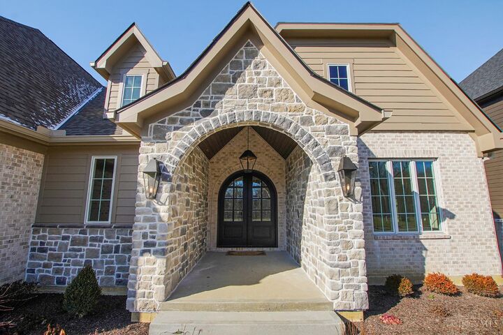 Property Photo: 6956 Shadow Ridge Road OH 45230