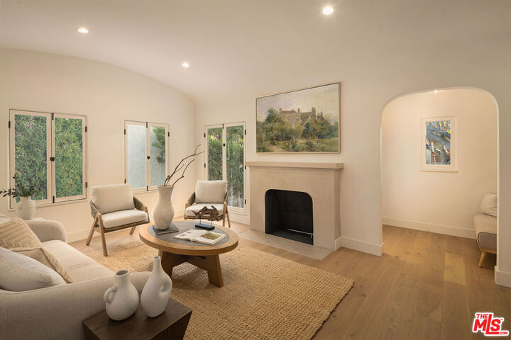 Property Photo:  8817 Ashcroft Ave  CA 90048 