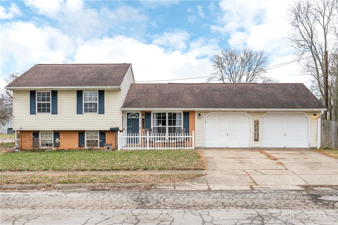 Property Photo:  2149 Cornwall Drive  OH 45385 
