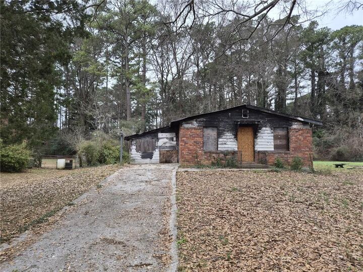 Property Photo: 6203 Castlewood Drive GA 30260