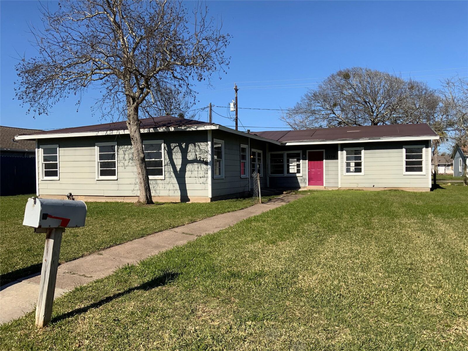 Property Photo:  1736 Lynn Lane  TX 77541 