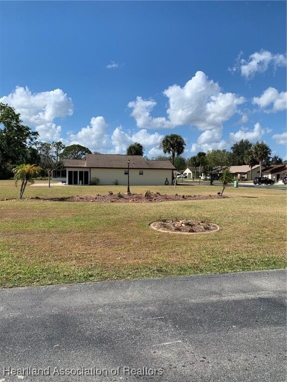 Property Photo:  76 Venetian Parkway  FL 33852 