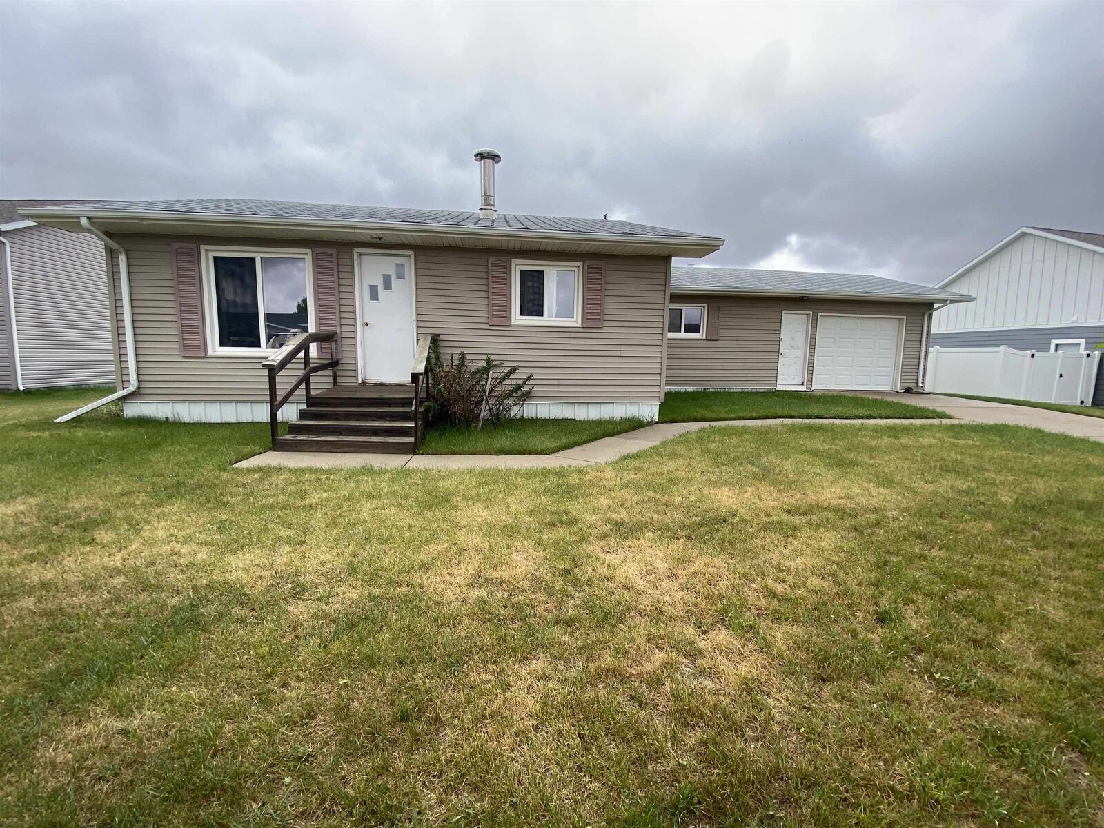 Property Photo:  406 5th Ave SW  ND 58785 