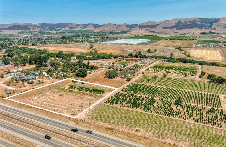 Property Photo:  12 Oakglen S  CA 93444 