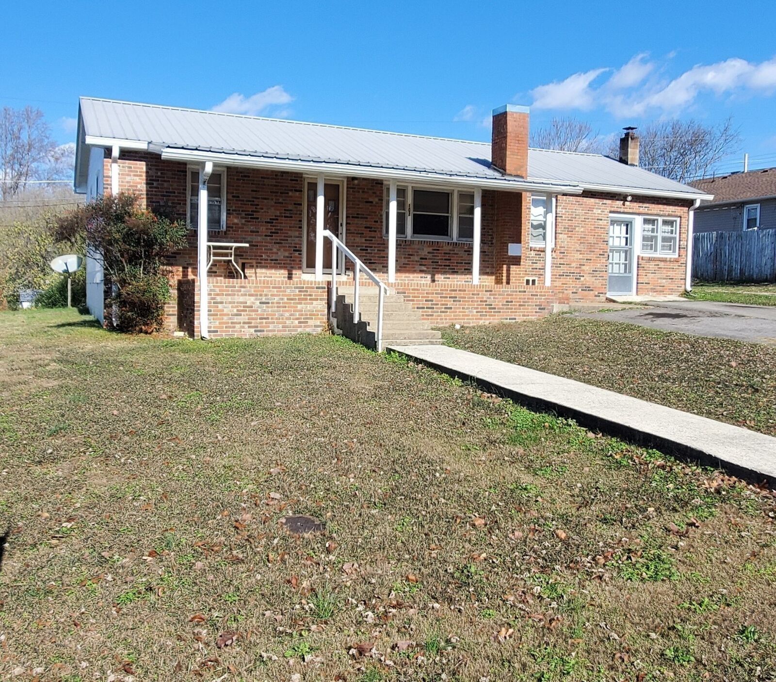 Property Photo: 102 W Colonial St TN 37190
