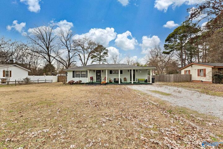Property Photo:  2317 SW State Avenue  AL 35601 