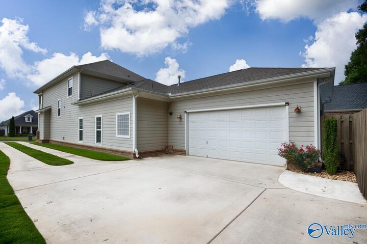 Property Photo:  6420 Dunnavant Place  AL 35806 