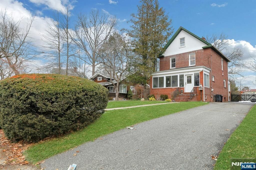 Property Photo:  61 Hillside Avenue  NJ 07626 