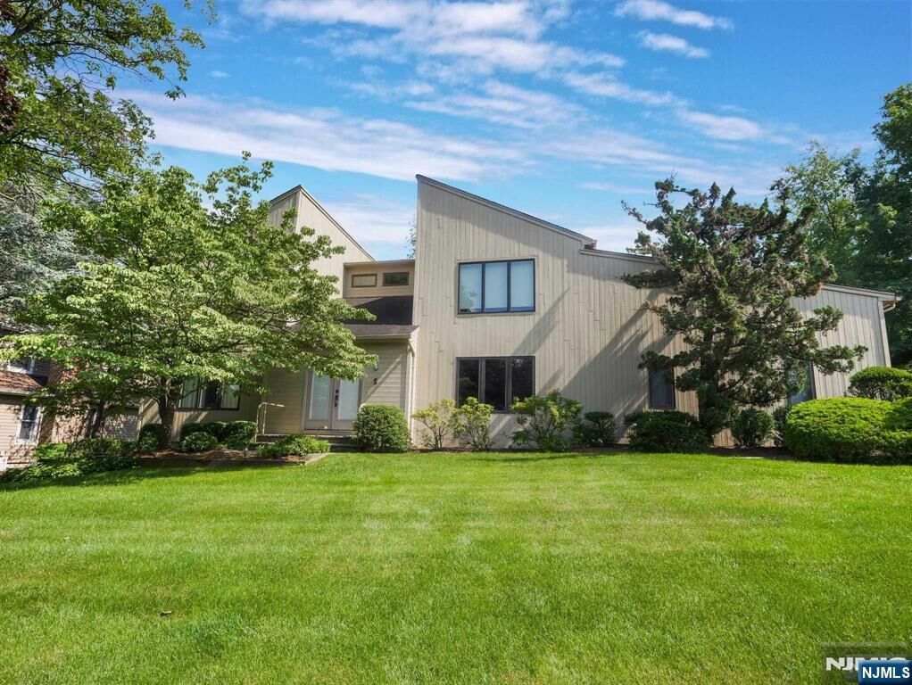 Property Photo:  5 Bourbon Street  NJ 07470 