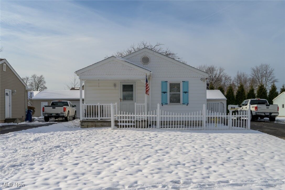 Property Photo:  868 Saul Drive  OH 44425 