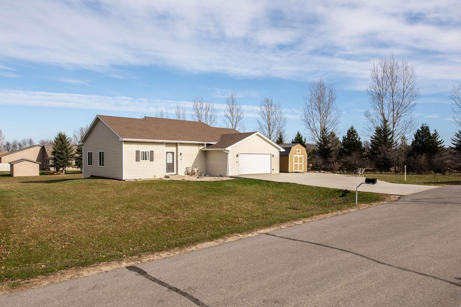 Property Photo:  199 Pine Avenue  MN 56354 