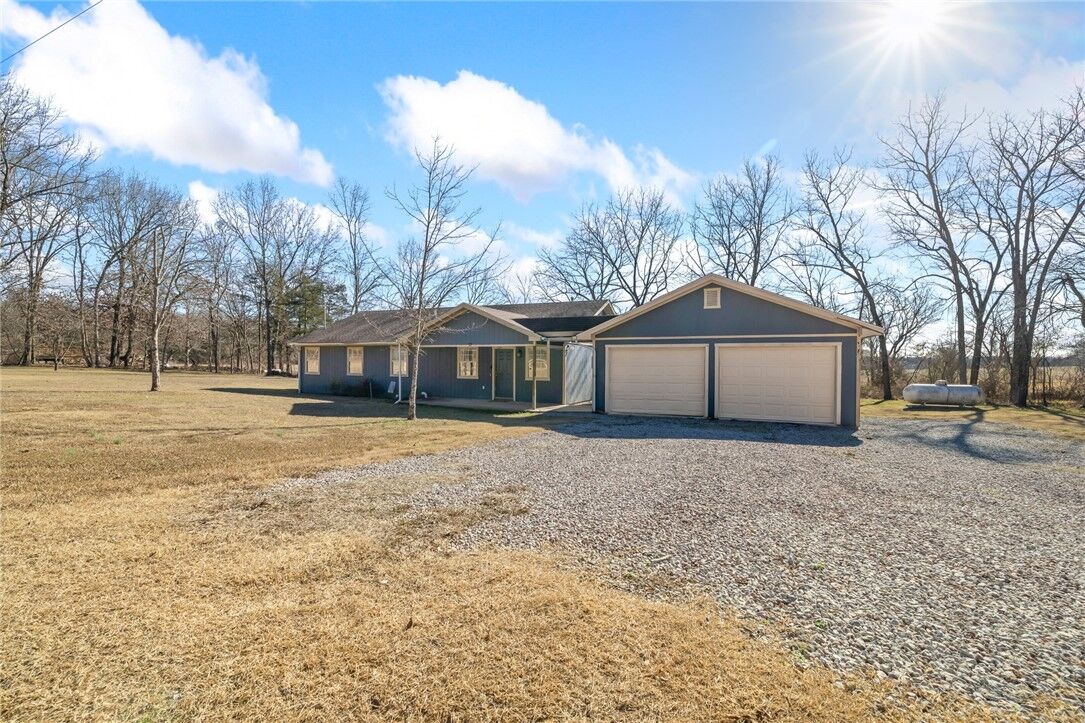 Property Photo: 524 W Cedar Lane AR 72644