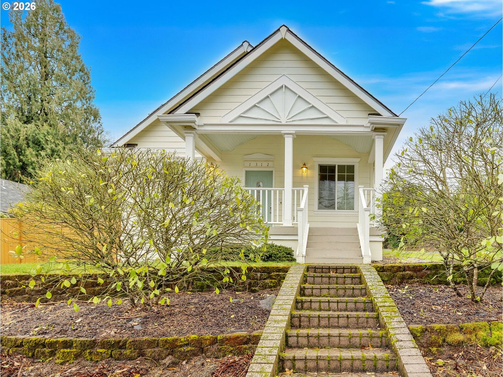 Property Photo:  1312 Jackson St  OR 97045 