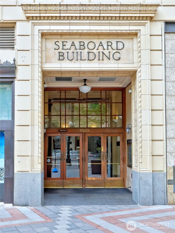 Property Photo:  1500  4th Avenue 905  WA 98101 