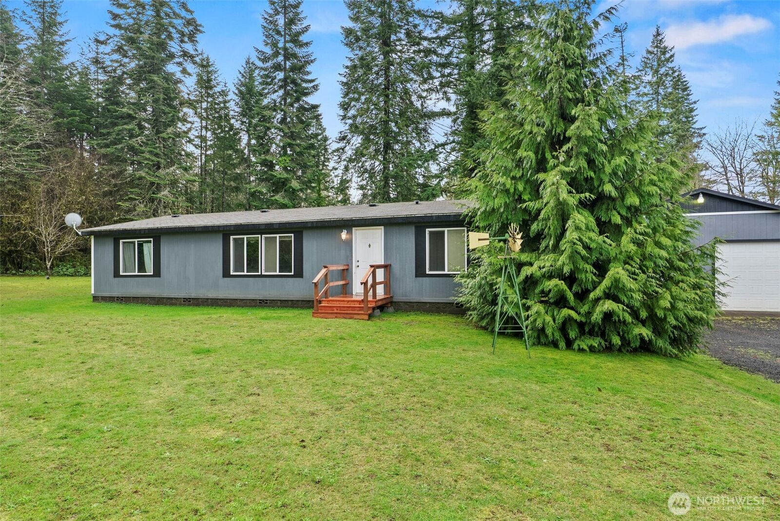 Property Photo: 1337 South Silverlake Road WA 98611