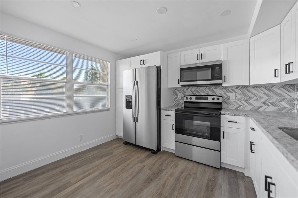 Property Photo:  2202 Lucaya Bend J2  FL 33066 