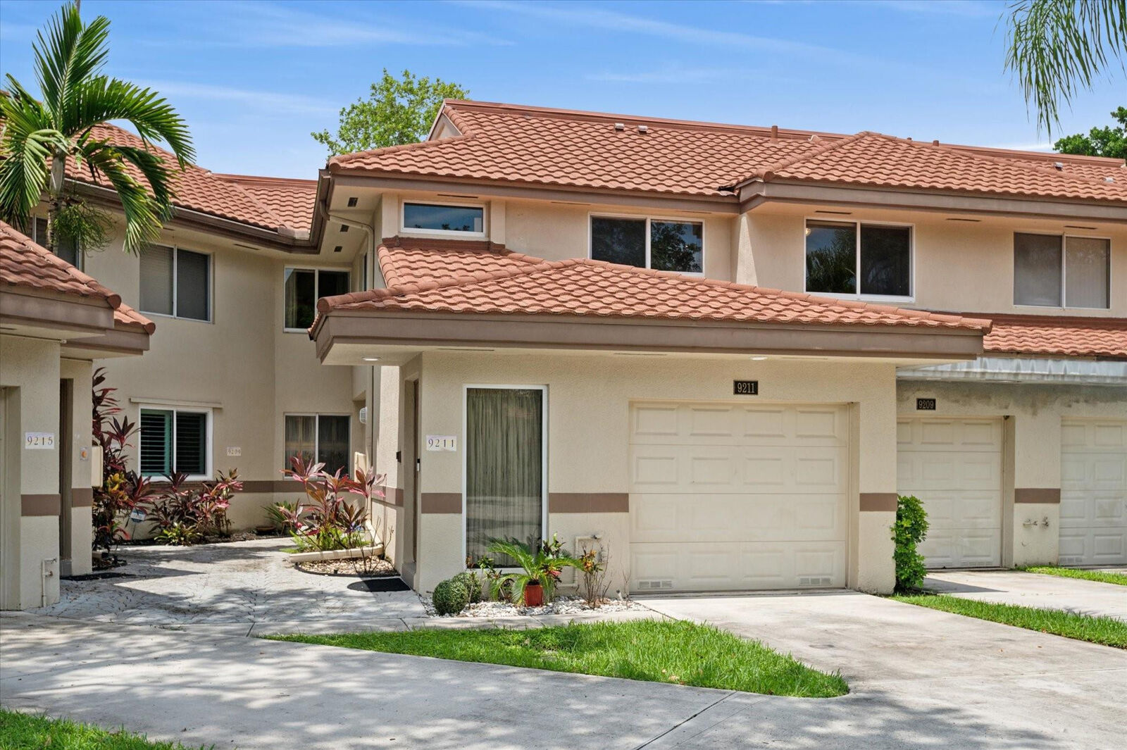 Property Photo: 9211 NW 9th Place 2L FL 33324