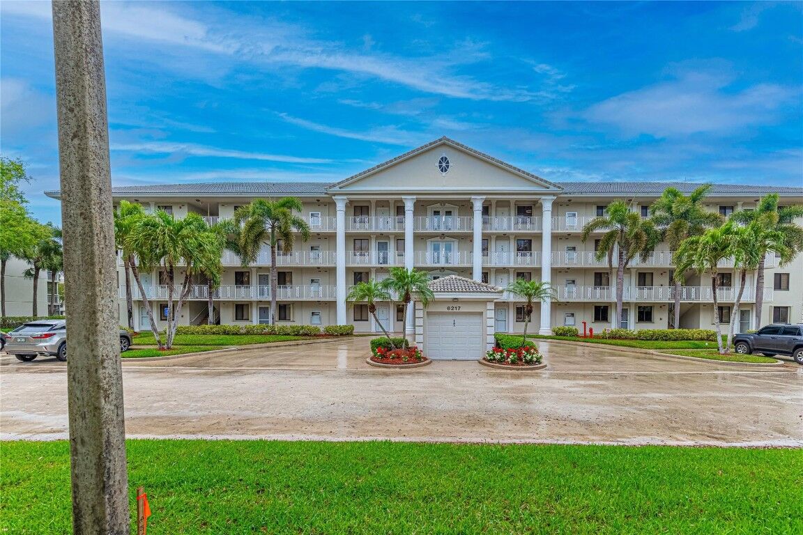 Property Photo: 6217 Balboa Circle 402 FL 33433