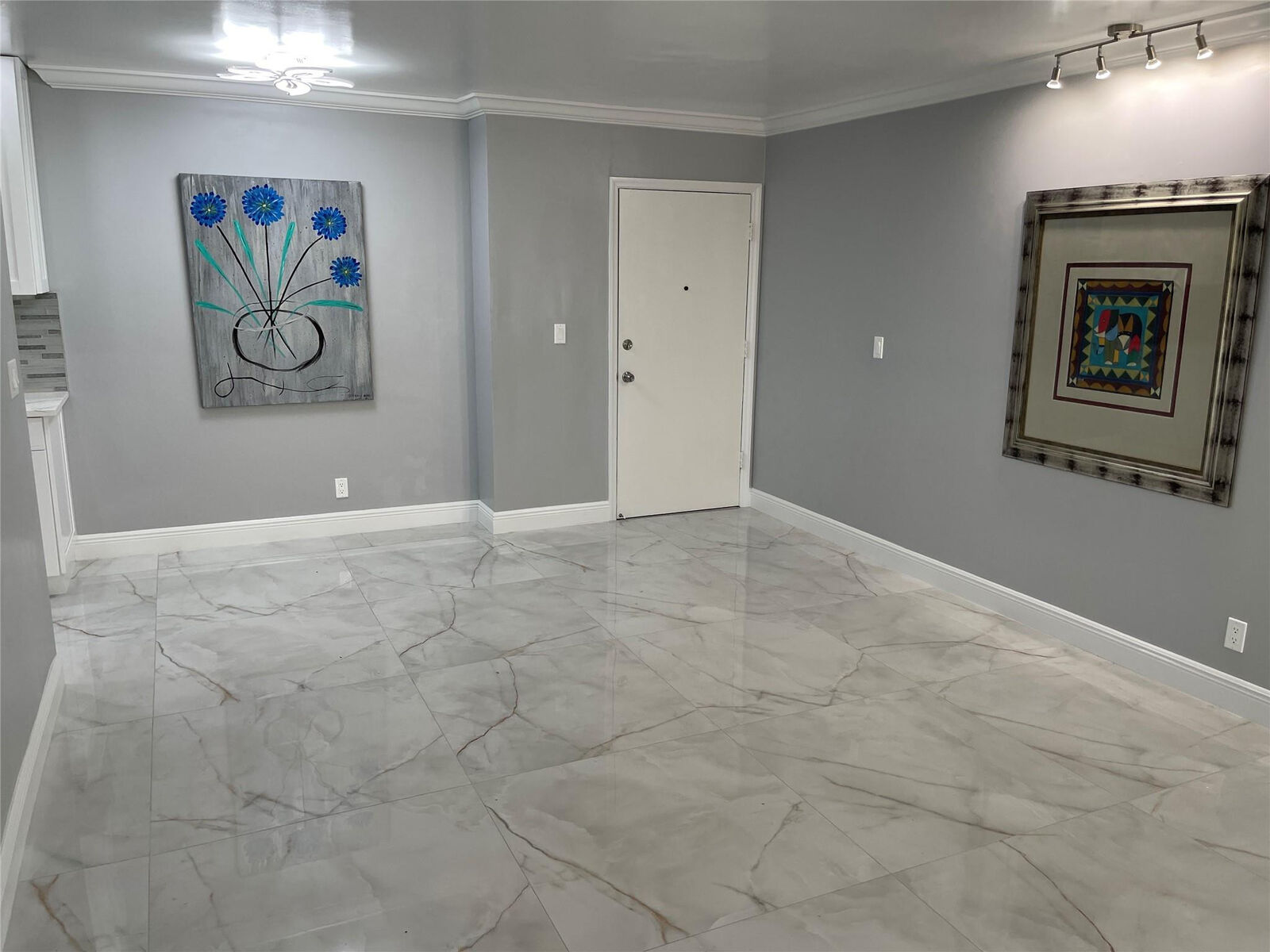 Property Photo:  649 W Oakland Park Boulevard 206A  FL 33311 