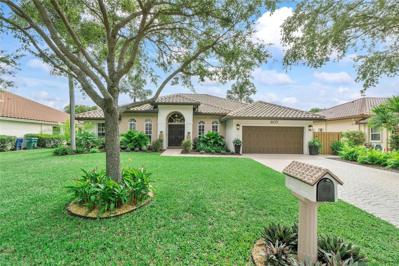 Property Photo: 1609 NW 102nd Way FL 33071