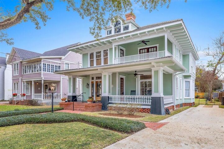 Property Photo:  1021 Kirby Street  LA 70601 