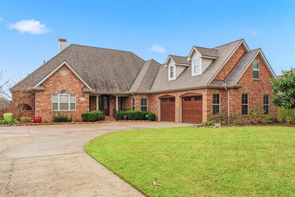 Property Photo: 2709 Rue Calais Drive LA 70605
