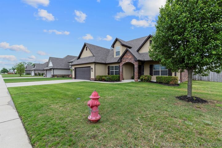 Property Photo:  10402 S 226th  OK 74014 