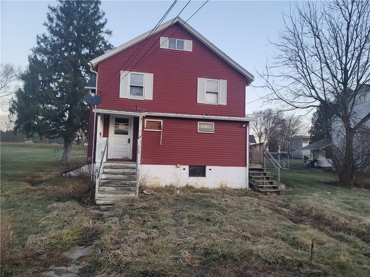 Property Photo:  331 Oak St  PA 15666 