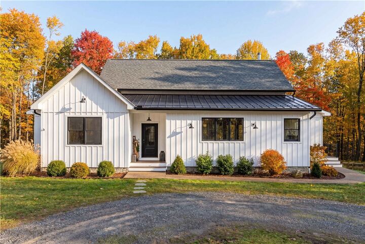 Property Photo:  103 Silver Oak Ln  PA 16057 