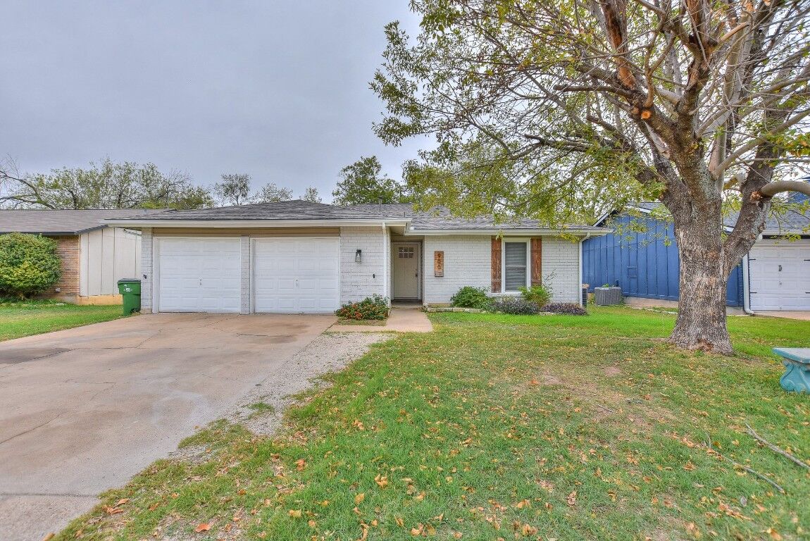 Property Photo:  900 Cactus Drive  TX 78681 
