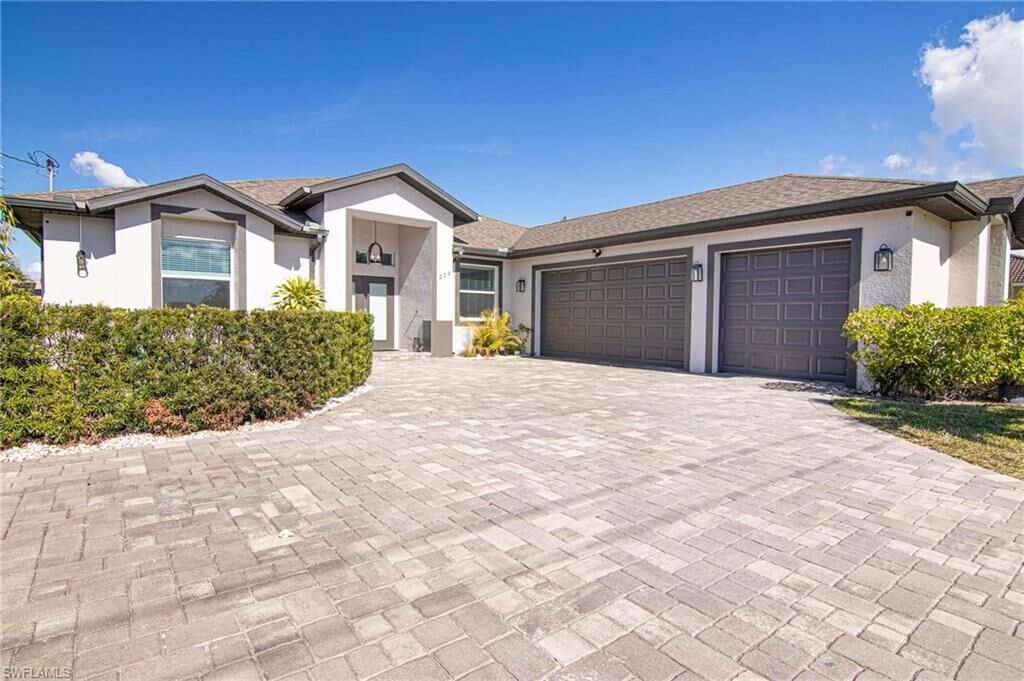 Property Photo:  223 SE 17th St  FL 33990 