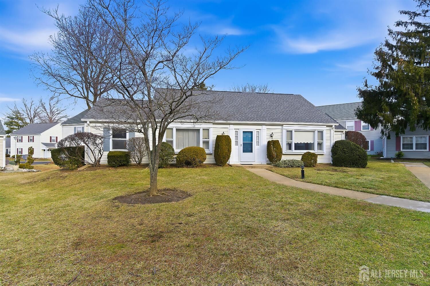 Property Photo:  412 Oxford Lane C  NJ 08831 