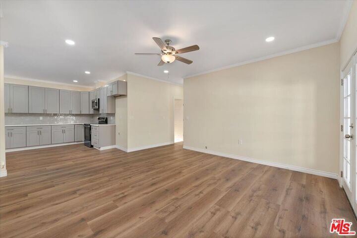 Property Photo:  2207 W 20th St  CA 90018 