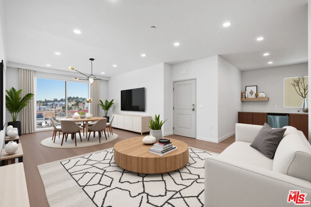 Property Photo:  1717 Winona Blvd  CA 90027 