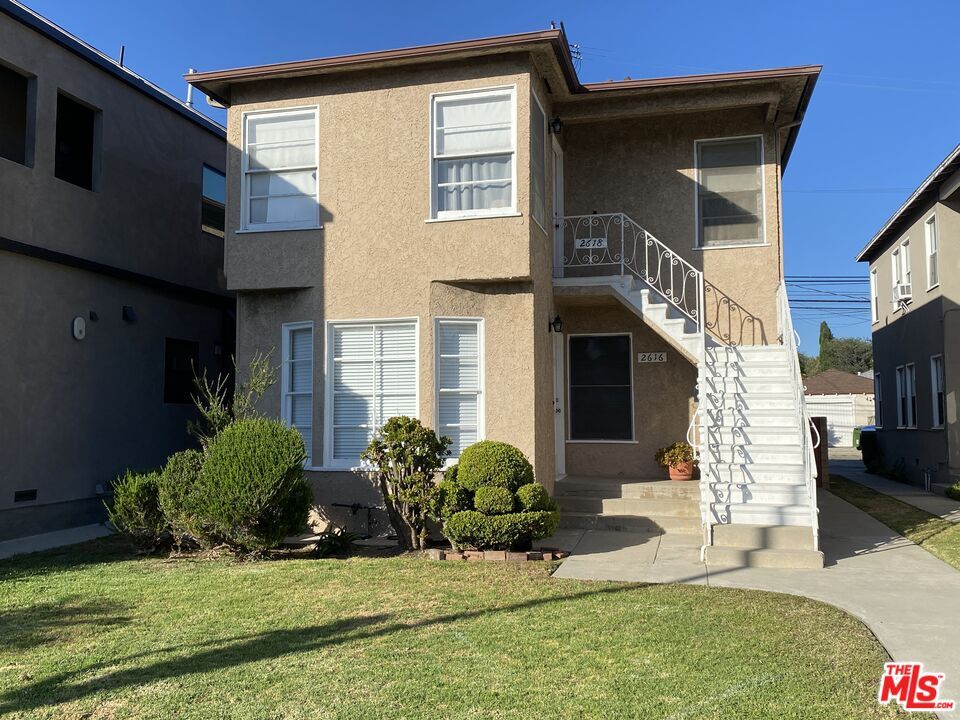 Property Photo: 2616 S Barrington Ave CA 90064