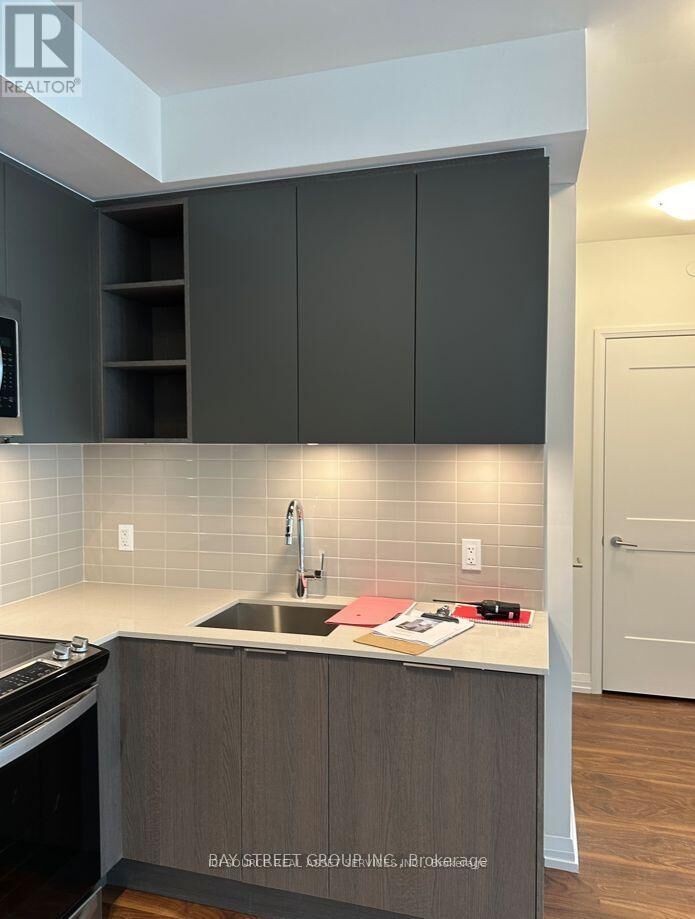 Property Photo: 50 Dunfield Avenue 1520 ON M4S 0E4