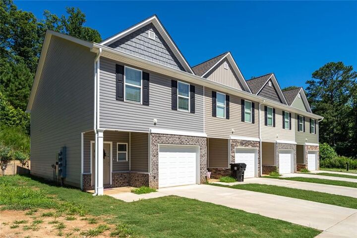 Property Photo:  2707 Hickory Lane  GA 30534 