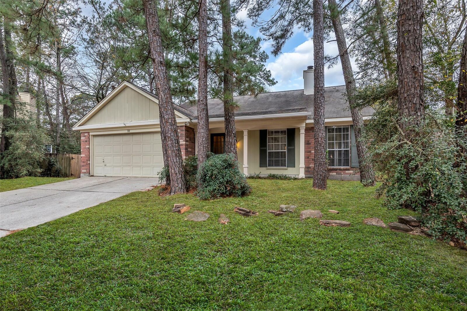 Property Photo:  10 Treadwell Place  TX 77381 