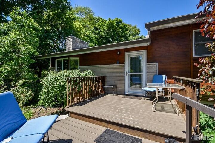 Property Photo: 609 E Audubon Drive IN 47408-9730